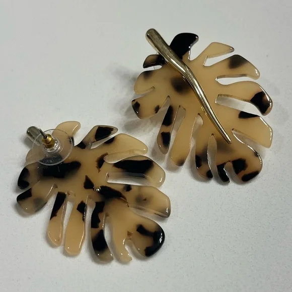 Monstera Tortoiseshell Earrings - Picture 2 of 3